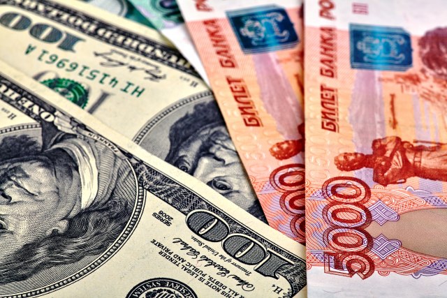 Rusija dug plaća u rubljama: 