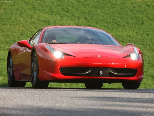 Ferrari povlači preko 2.000 automobila