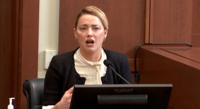 Pojavio se snimak na kojem Amber navodno koristi kokain u sudnici: 