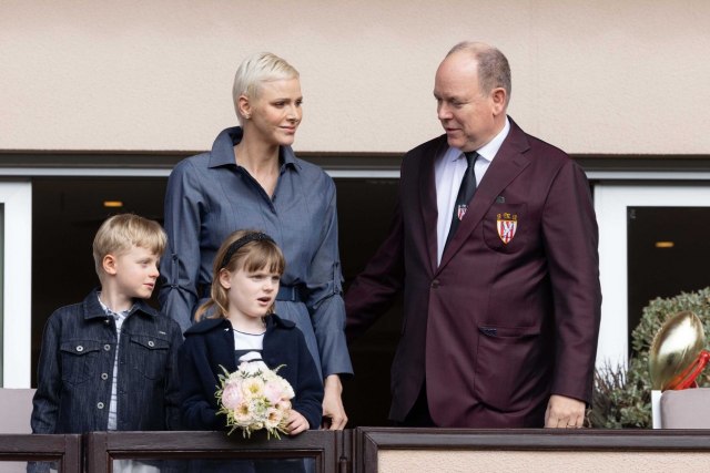 Blizanci ponovo bez majke: Princ Albert sam otputovao sa decom FOTO