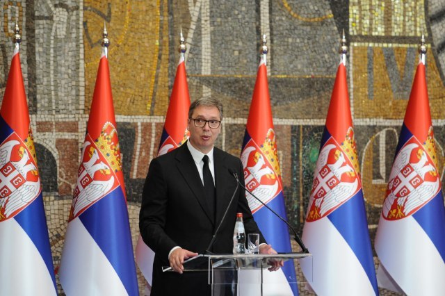Vučić presents Vidovdan decorations: 