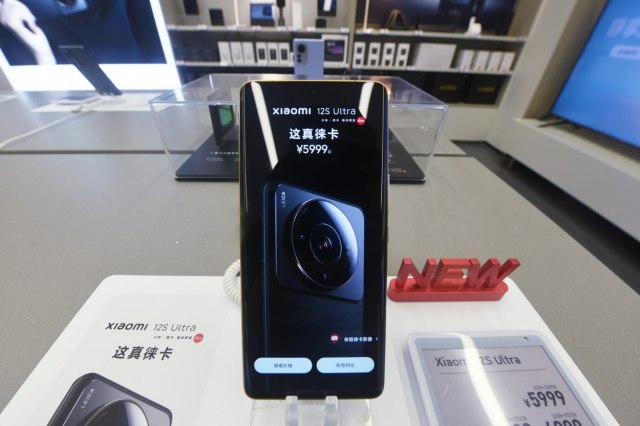 Novi Xiaomi Mi 12S Ultra telefon ima ogroman senzor za kameru