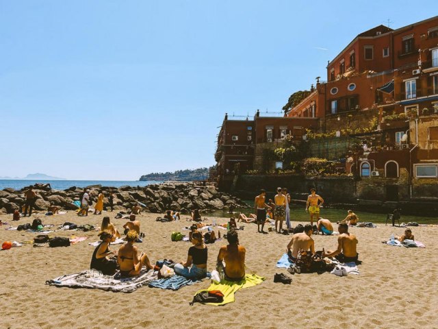 Italija odlučila da ograniči masovni turizam, ulaz na plaže se od sada naplaćuje