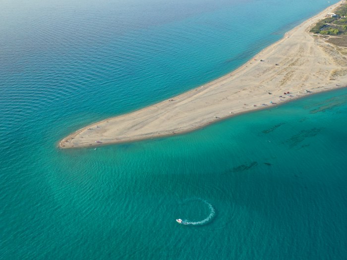 Prelepa, ali opasna: Grčka plaža koja je umalo koštala života dvojicu  makedonskih turista VIDEO - 92putovanja