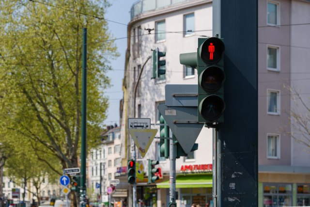 Semafori za pešake sa žutim svetlom – gde to ima?