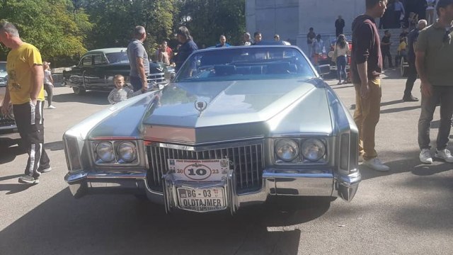 Ovakav auto je vozio i Elvis Prisli FOTO