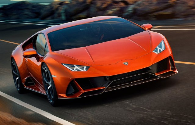 Veština vozača ili čista sreća? Lamborghini za dlaku izbegao stub VIDEO