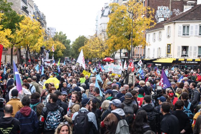 Haotična situacija, više hiljada ljudi na ulicama – Vlada preti silom: 