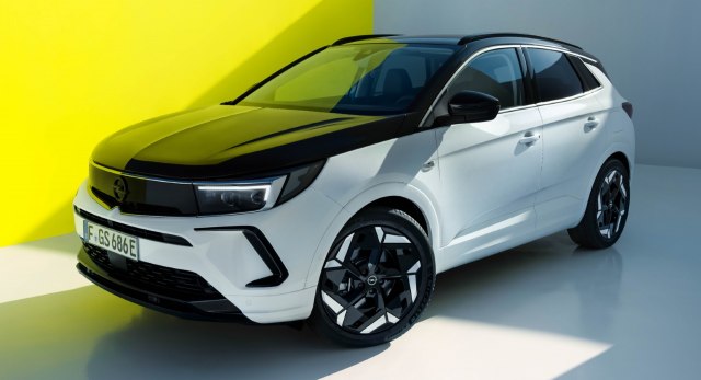 Opel predstavio sportski Grandland GSe FOTO/VIDEO