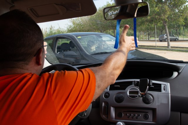 Zašto nam je fitilj za volanom sve kraći: Šta kažu psiholozi, a šta taksisti? VIDEO