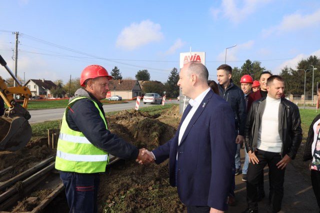 Napreduju Radovi Na Kanalizacionoj Mreži U Rumenki - B92