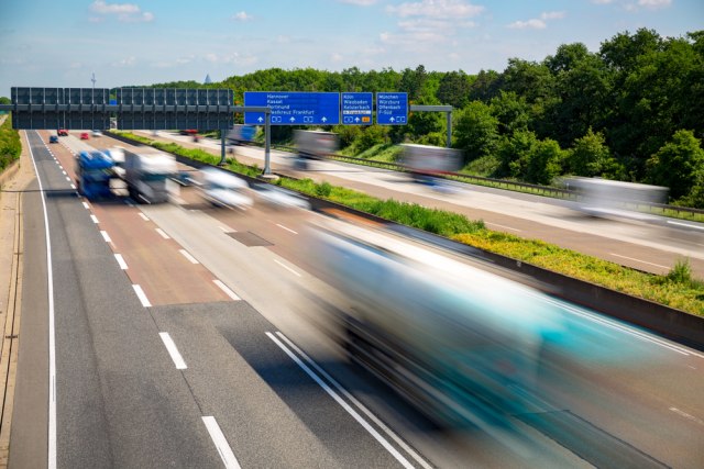 Na nekim delovima Autobana brzina nije ograničena, što ne znači da vozači mogu da čine šta hoće