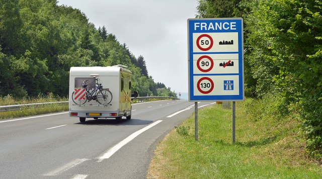 Odustali od smanjenja ograničenja brzine: Na auto-putevima i dalje 130 km/h