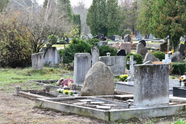 Albanac napasao stoku na pravoslavnom groblju u Gračanici