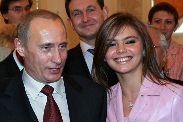 Putinova ljubavnica "izašla iz peæine" u kojoj se krila mesecima: Svi u šoku gledaju njeno novo lice