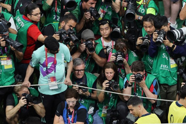 Ronaldo u centru pažnje èak i kada je na klupi, fotoreporteri se gurali i grabili samo da ga slikaju