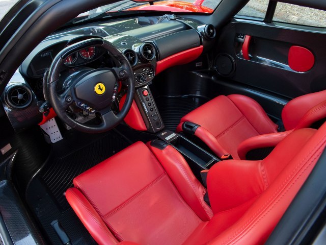 Skoro nov – prodaje se Enzo Ferrari