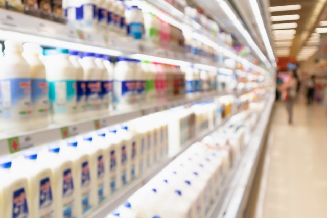 Zabrana izvoza mleka istièe danas: Šta nas èeka u prodavnicama sutra? VIDEO