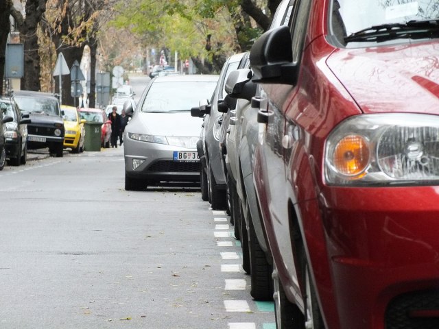 Da li vlasnici veæih automobila treba da plaæaju skuplji parking?