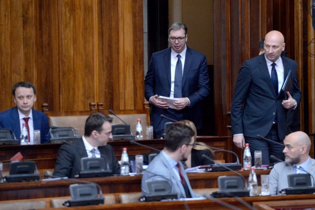 Završena rasprava o KiM; Usvojen izveštaj; Vučić: 