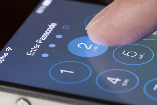Pazite se ako koristite šifru na telefonima: Lopovi imaju ovu taktiku za otkljuèavanje ureðaja
