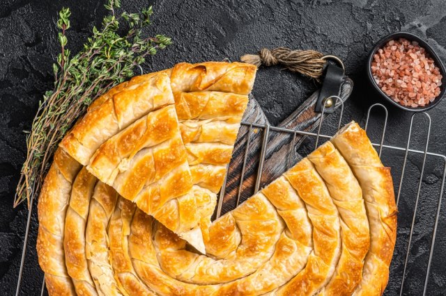 Da li ste ikada probali POSNI BUREK? Mekan je i sočan, i posle njega sigurno nećete ostati gladni!