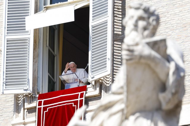 Naslikao papu Franju kao superheroja: Ulièni umetnik doživeo procvat u karijeri