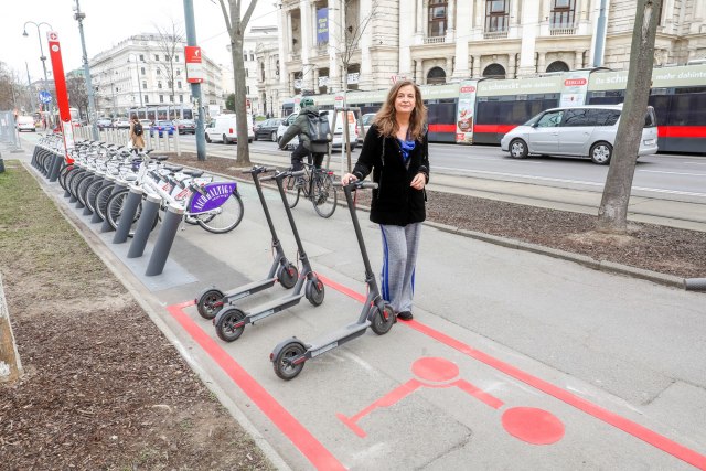 Beč gradi parking mesta za e-trotinete