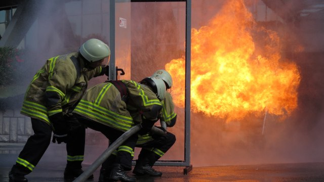 Požar u Jagodini: Zapalio se podrum u fabrici – četiri lica na dečijem odeljenju VIDEO