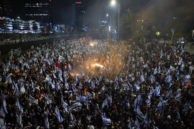Haos u Izraelu zbog smene ministra: Lomaèa nasred auto-puta, blokirni prilazi Tel Avivu  FOTO/VIDEO