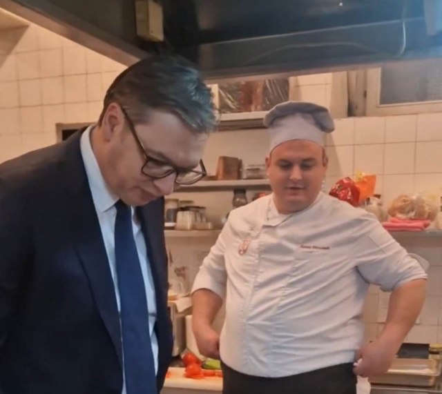 Vuèiæ objavio snimak pred sveèanu veèeru sa grèkom predsednicom: "Posle se pitam što sam debeo" VIDEO