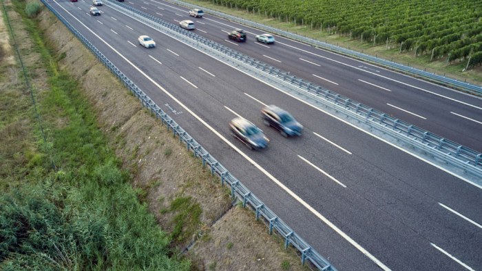 In Italia saranno consentiti i 150 km/h in autostrada, qui dovrebbe essere lo stesso?  UN SONDAGGIO