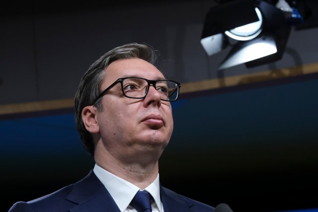 Vučić otkrio kada će prosečna plata u Srbiji biti veća od 1.000 evra