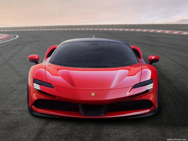 SUV od 3000 KS ili Ferrari SF90? VIDEO