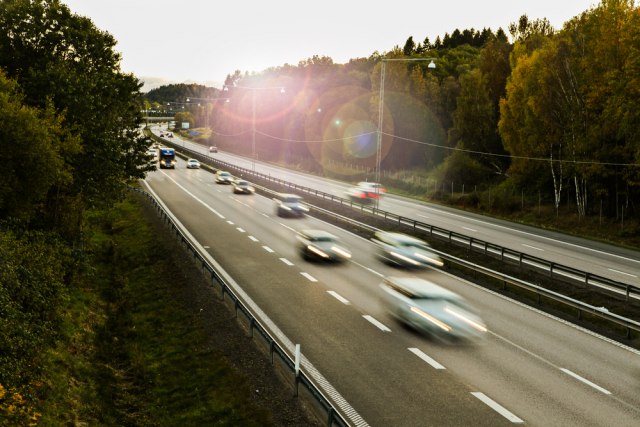 Počinje izgradnja prvog puta koji puni električne automobile u vožnji