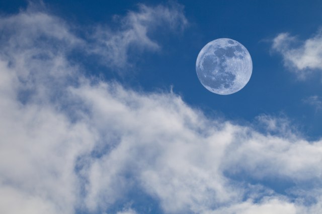Znate li zašto Mesec ponekad možemo da vidimo TOKOM DANA?