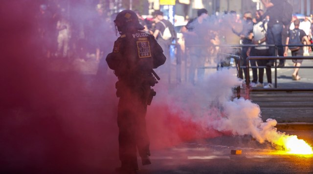 Haos u Nemaèkoj: Napadi na policiju, zapaljeni automobili u Lajpcigu FOTO