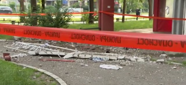 Obrušila se terasa sa 11. sprata solitera u Novom Beogradu (FOTO/VIDEO)