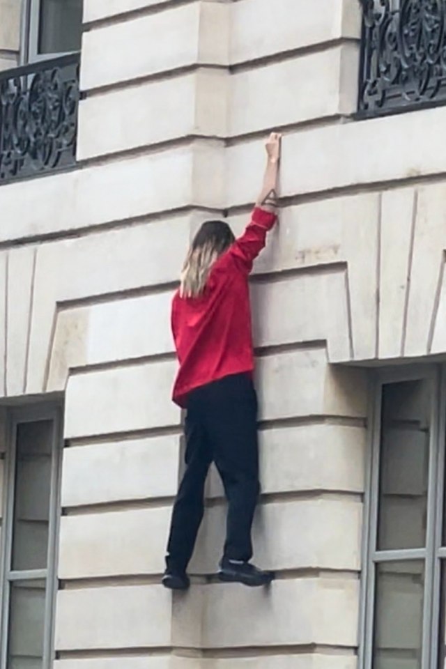 Parižani u neverici posmatrali momka kako se penje po zgradi: Usledio je šok kada su ga prepoznali