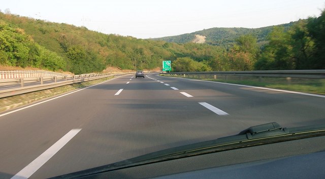 Sa srpskim tagom već možete kroz ovu zemlju