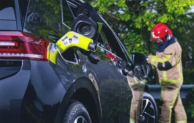 Čemu ovo služi? Holanđani izumeli lažni punjač za električna vozila