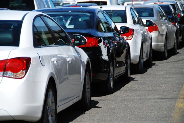 Amerikanci prebacuju stare automobile sa fosilnih goriva na struju VIDEO