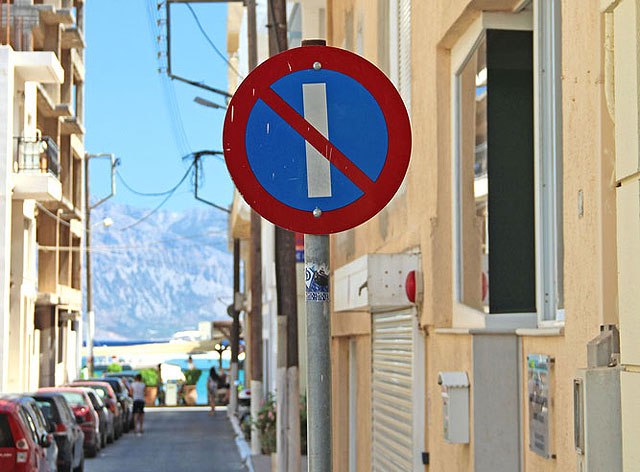 Saobraćajni znak u Grčkoj koji može da zbuni naše vozače