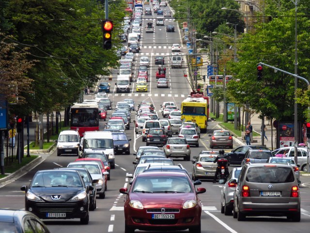 Zašto se asfalt poliva slanom vodom?