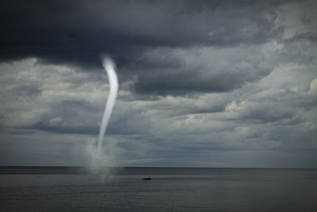 Iznenadni tornado na Halkidikiju, ima povređenih (VIDEO)