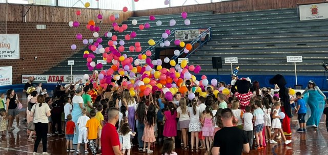 Grad Jagodina dodelio po 10.000 dinara za svakog đaka prvaka sa svoje teritorije