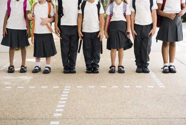 Da li ste za uvoðenje uniformi u školama? "Preteruje se u nadmetanju sa brendovima" VIDEO/ANKETA