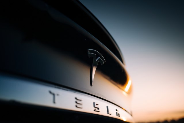 Zevate za volanom? Pazite, Tesla snima