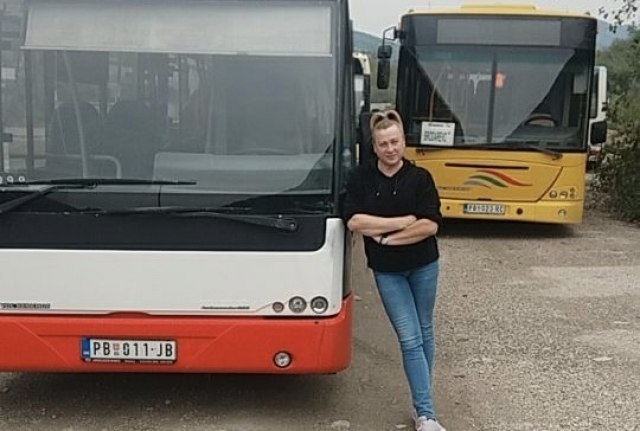 Posle šlepera - gradski autobus: Jedina je žena koja prevozi putnike u ovoj opštini u Srbiji FOTO