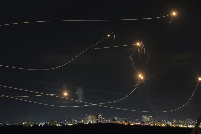 Rat u Svetoj zemlji – dan 15: Izrael granatirao pijacu u Gazi; Raste broj žrtava; Najavljeni jači udari